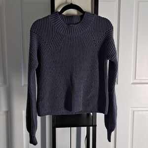 Gap ladies cropped sweater NWOT